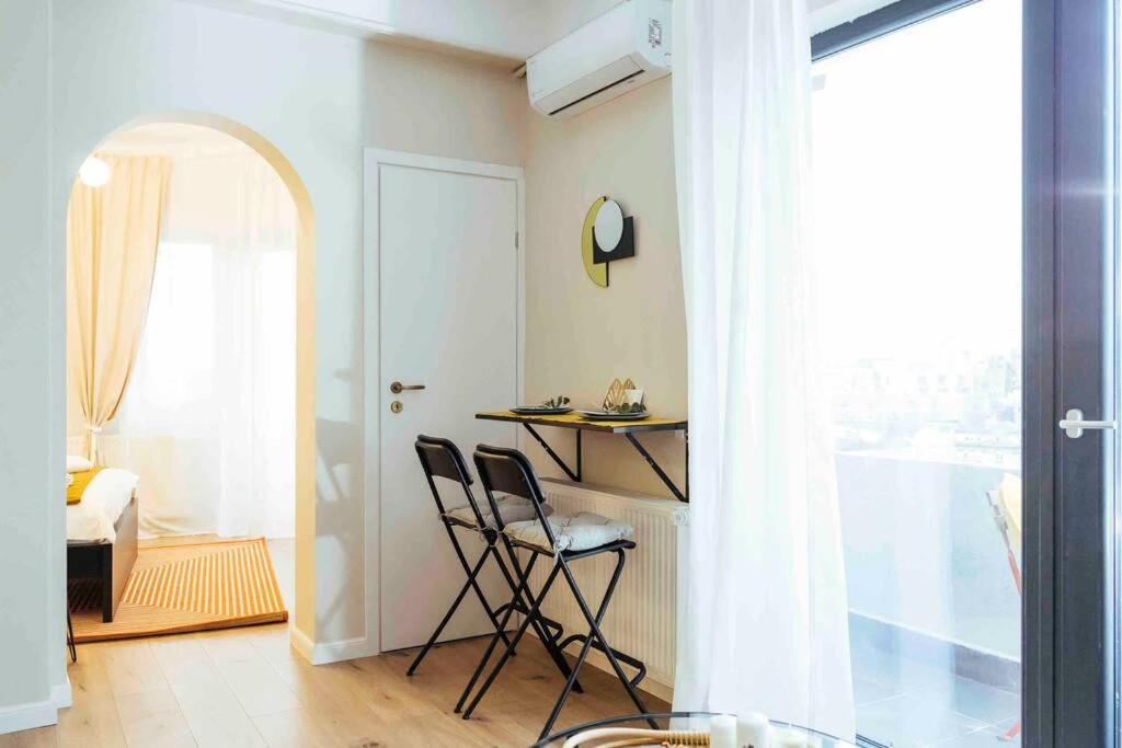 Stunning Views - Location - Netflix + Balcony Apartament